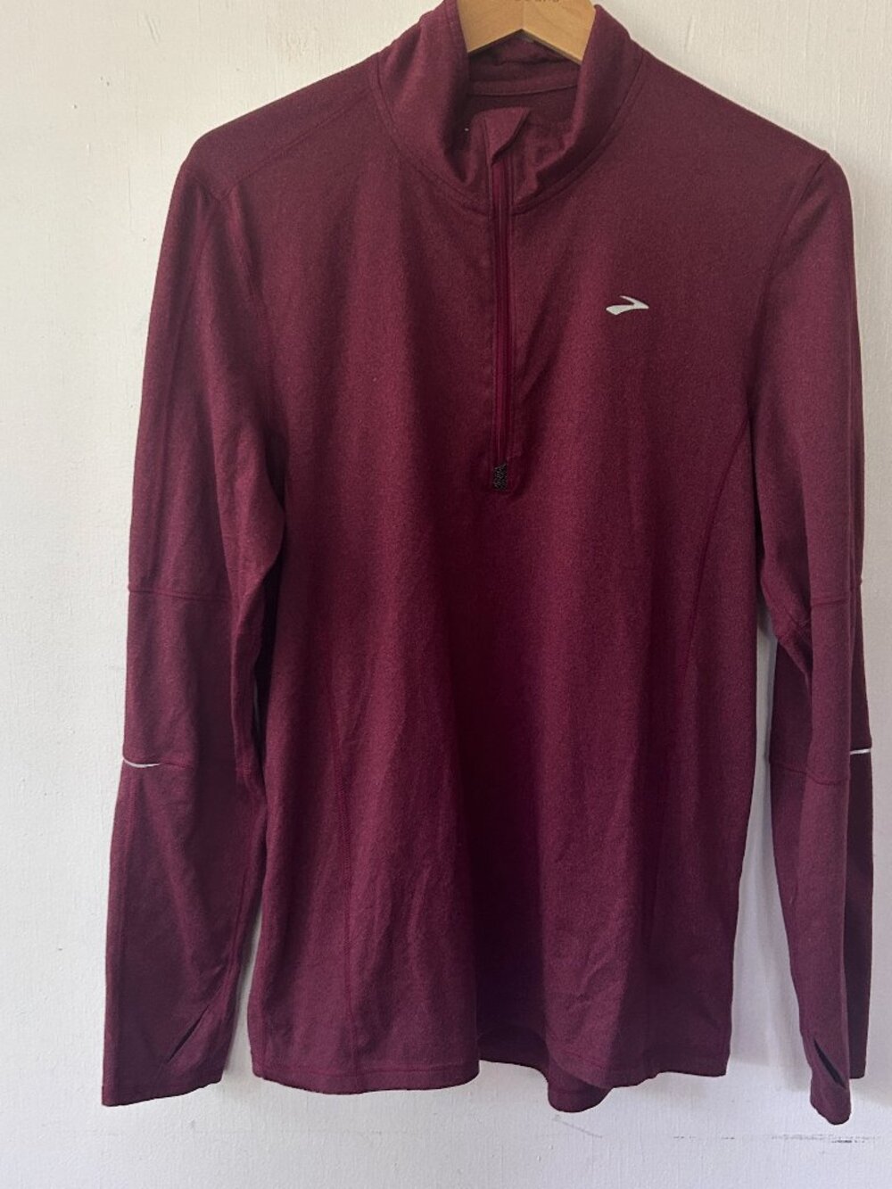 Brooks 1/4 Zip Pullover Top Womens Large‎ Red Thumb Holes Lightweight Activewear